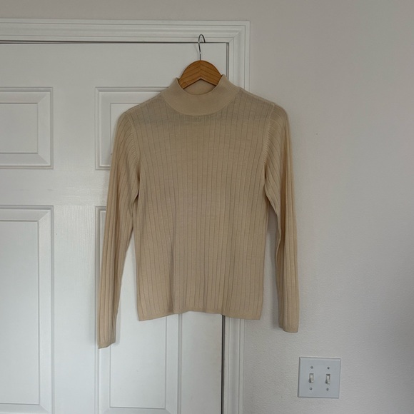 Liz Claiborne Silk Ivory Ribbed Turtleneck Sweater - Picture 6 of 13